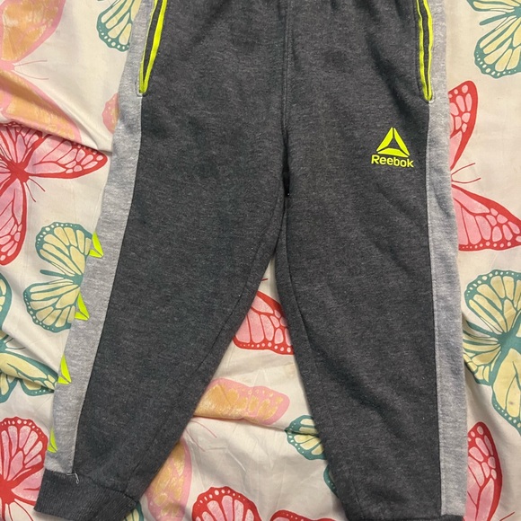 Reebok 2 piece joggers set - Picture 4 of 5